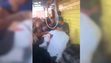 Imagem referente a Vídeo polêmico flagra colaboradora jogando chá quente em aluno no Colégio Estadual Padre Pedro Canísio Henz