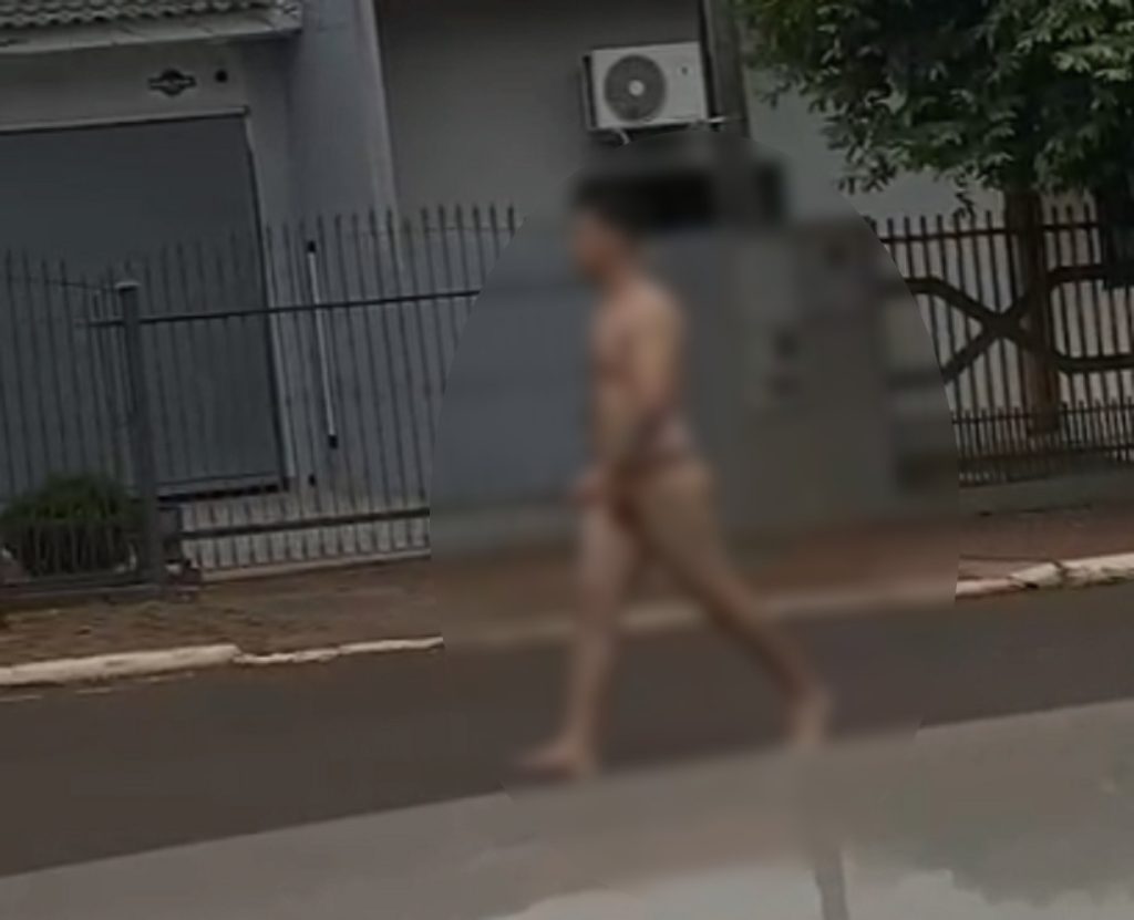Homem é flagrado andando peladão em Jesuítas Homem é flagrado andando peladão em Jesuítas