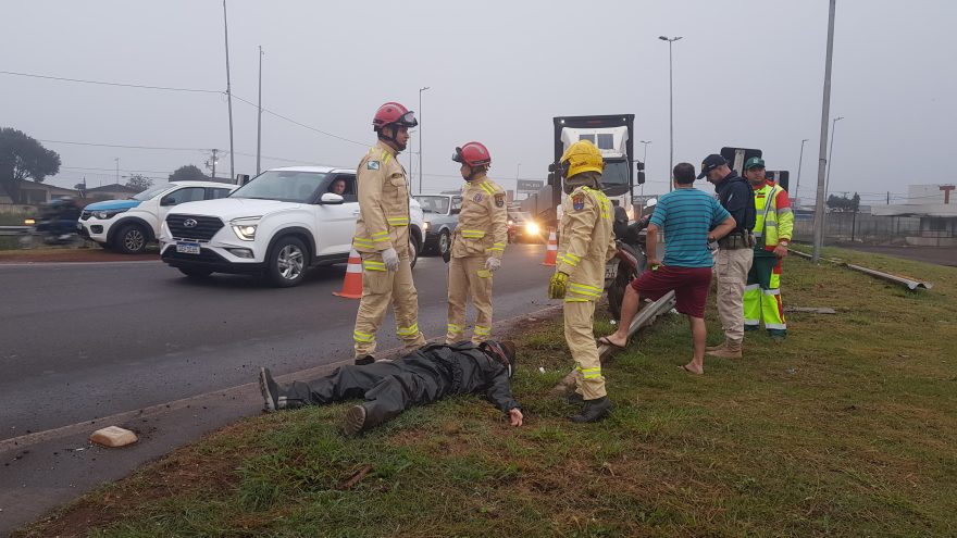 Mais um acidente envolvendo motocicleta deixa vítima ferida no Trevo Cataratas