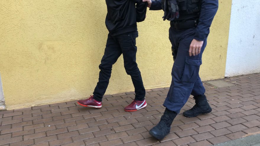 Homem é preso no Santa Cruz por porte ilegal de arma de fogo
