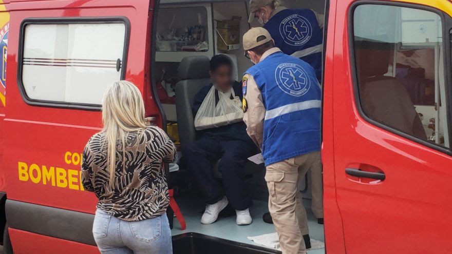 Siate atende pessoa ferida no Colégio Estadual Acquilino Massochin