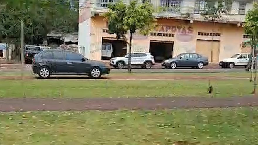 Golzinho marrento toca o terror na ciclovia em Cascavel