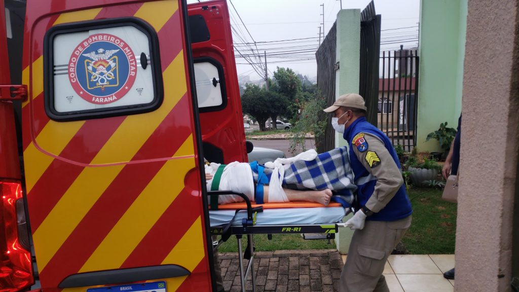 Idosa é socorrida após sofrer fratura em queda de escada no Parque São Paulo Idosa é socorrida após sofrer fratura em queda de escada no Parque São Paulo