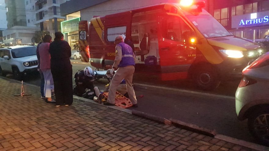 Mais uma motociclista fica ferida em acidente de trânsito em Cascavel