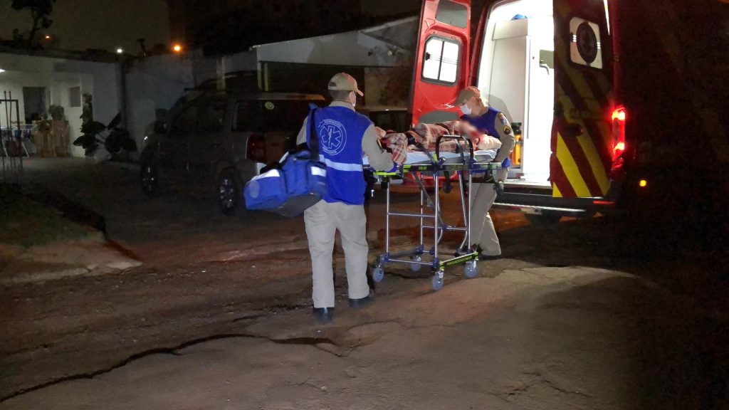 Idosa sofre queda e é socorrida pelos Bombeiros na Vila Tolentino Idosa sofre queda e é socorrida pelos Bombeiros na Vila Tolentino