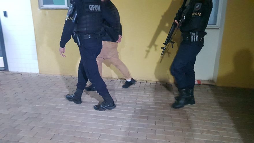 Com simulacro e revólver 38 na cintura, homem é preso no São Cristóvão