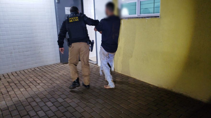 Em surto, homem é preso após desacatar a Polícia Militar em Guaraniaçu