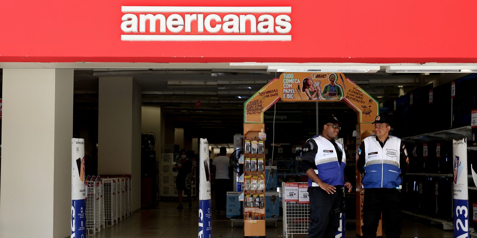 PF cumpre mandados de prisão contra ex-diretores da empresa Americanas Imagem referente a PF cumpre mandados de prisão contra ex-diretores da empresa Americanas