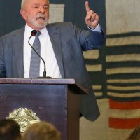 Imagem referente a Lula diz que quem apostar em alta de dólar terá prejuízo