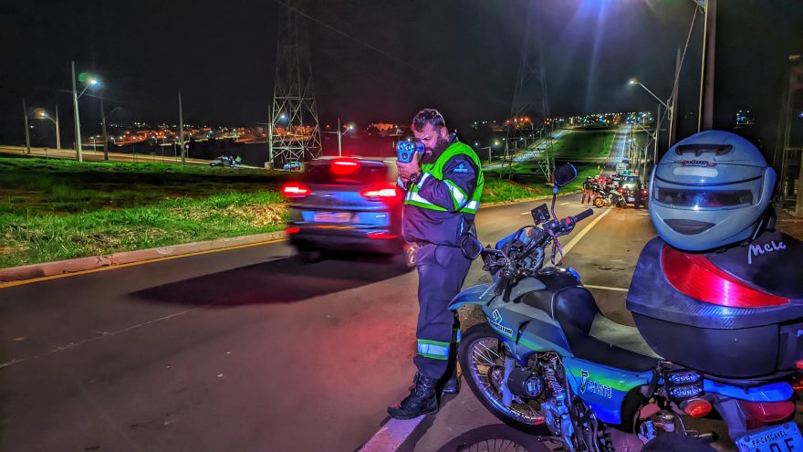 Operação de trânsito apreende veículo com R$ 34 mil em débitos em Cascavel