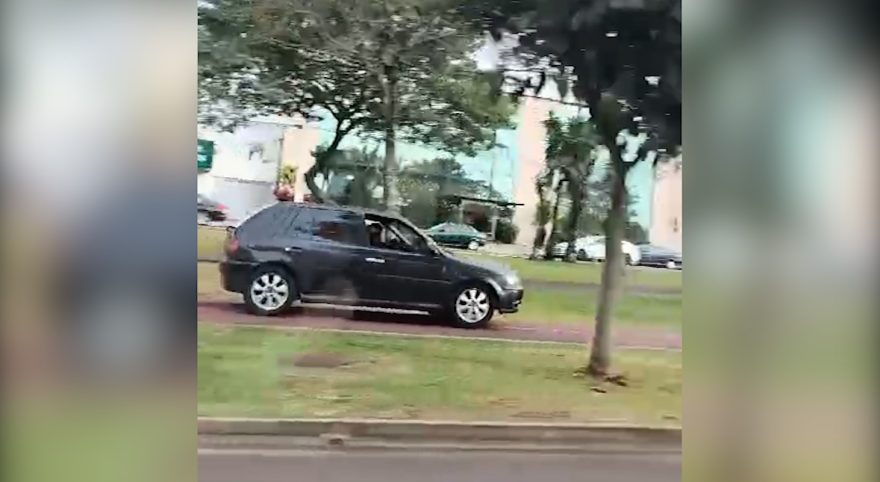 “Ele fez de novo!”: Motorista de Golzinho segue andando pela ciclovia da Avenida Tancredo Neves