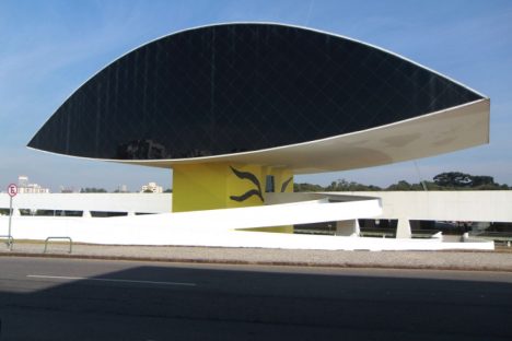 MON oferece oficinas online gratuitas de pintura