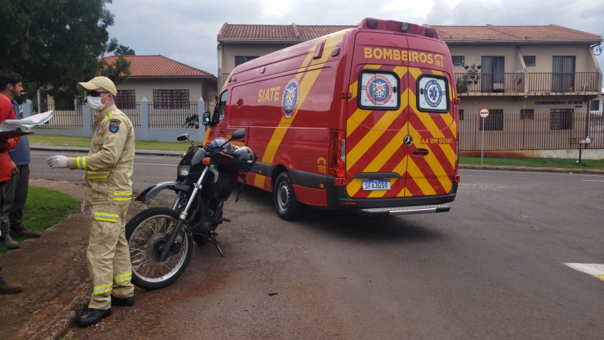 Três homens são socorridos pelo Siate após acidente entre motos no Universitário