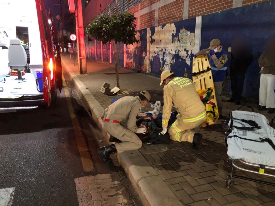 Adolescente sofre fratura ao ser atropelada por carro na Rua Rio Grande do Sul