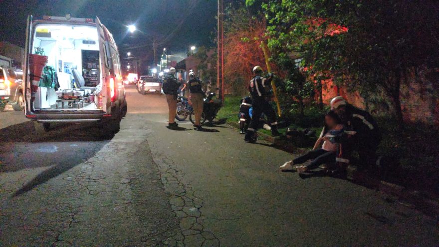 Honda Titan e Biz se envolvem em acidente na Rua Pio XII