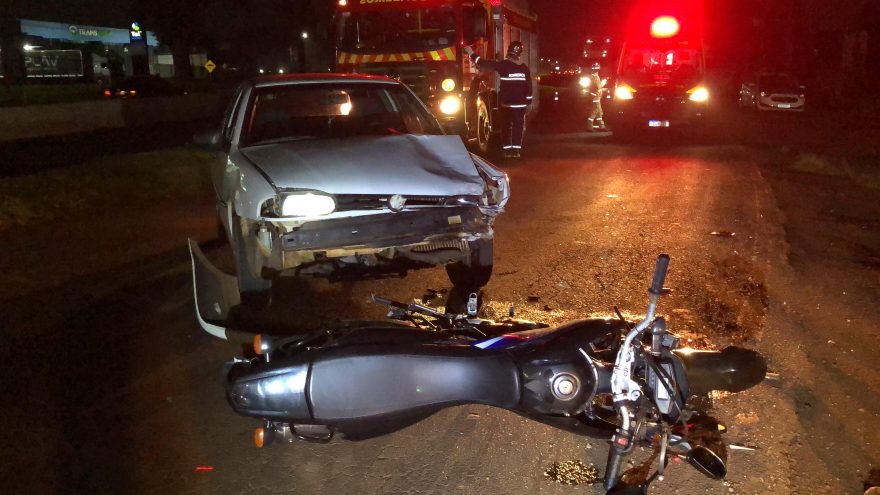 Motociclista fica ferido em acidente na marginal da BR-277