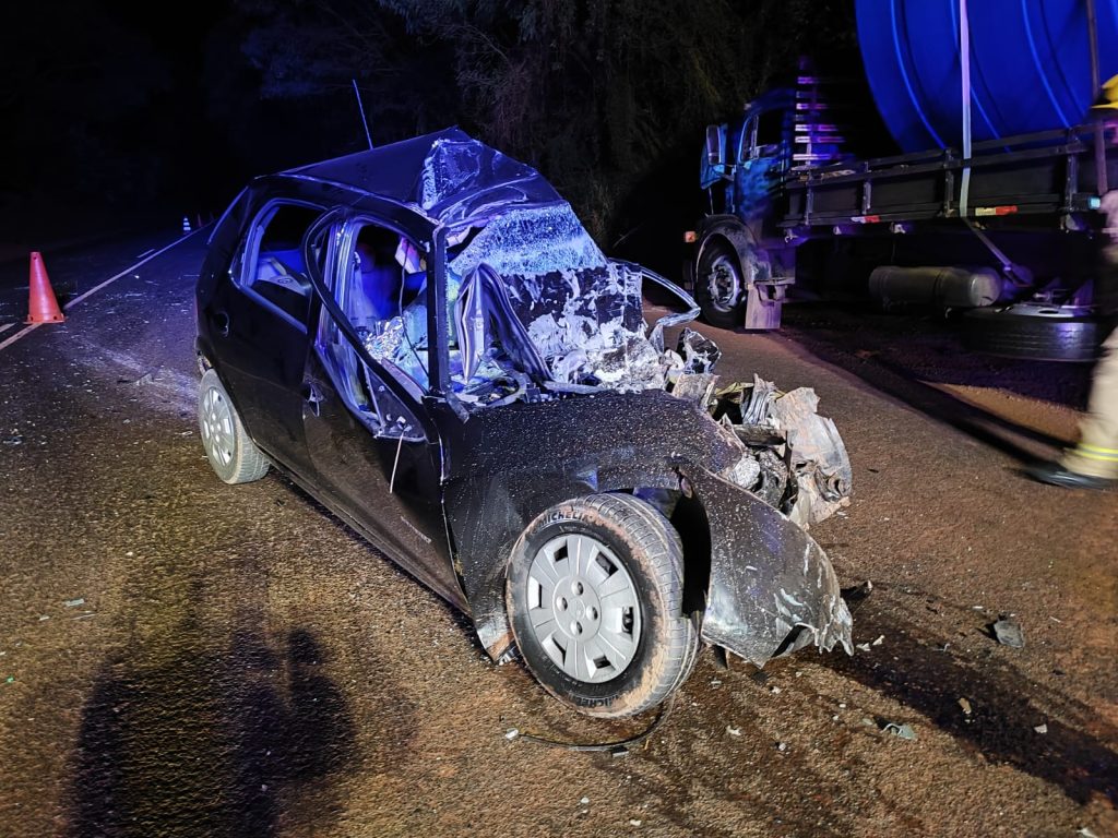 Homem morre e criança fica ferida em grave acidente na PR-239 em Toledo