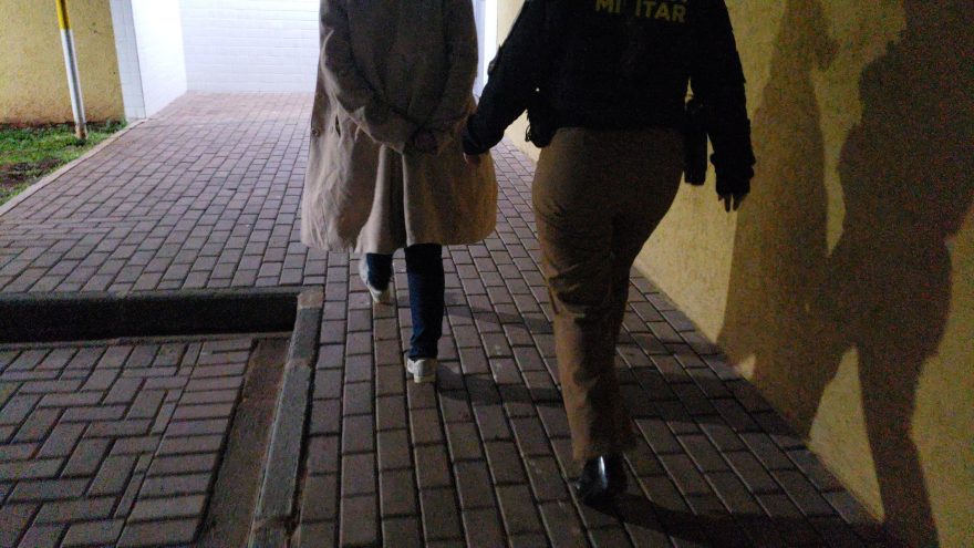Confusão no bar termina da delegacia com mulher detida pela PM