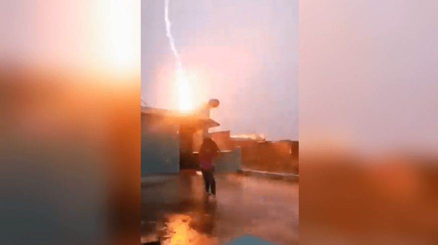 Menina escapa por pouco de raio enquanto gravava vídeo de dança