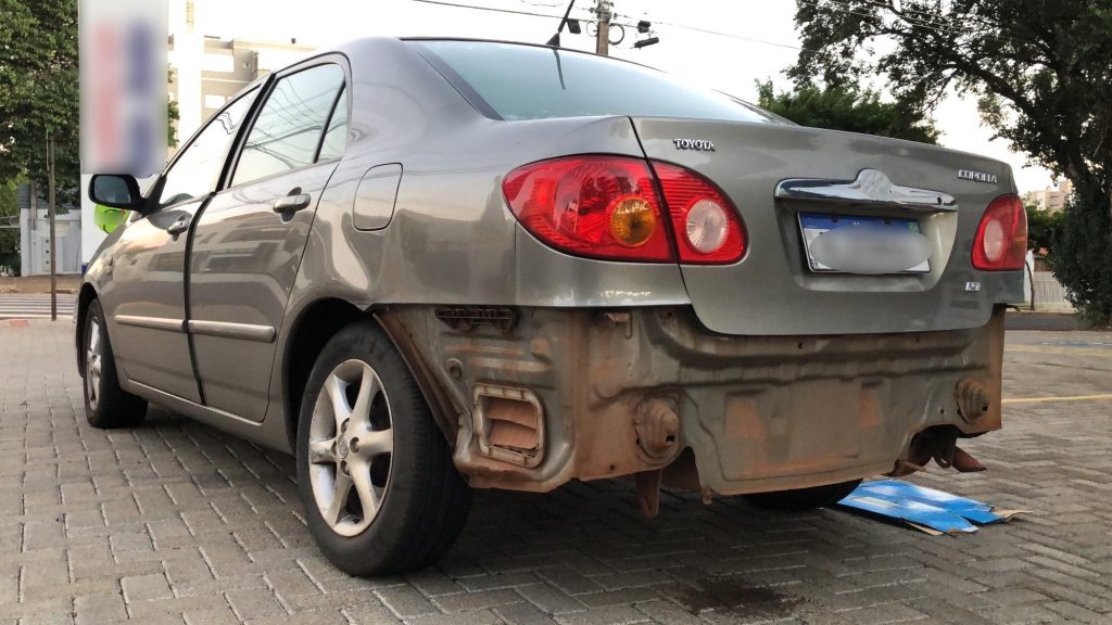 Acidente envolvendo Corolla é registrado na Rua Recife