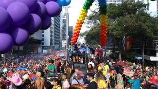 Luta LGBTQIA+ deve ir além da internet, diz líder da Parada de SP