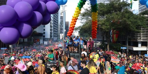 Imagem referente a Luta LGBTQIA+ deve ir além da internet, diz líder da Parada de SP