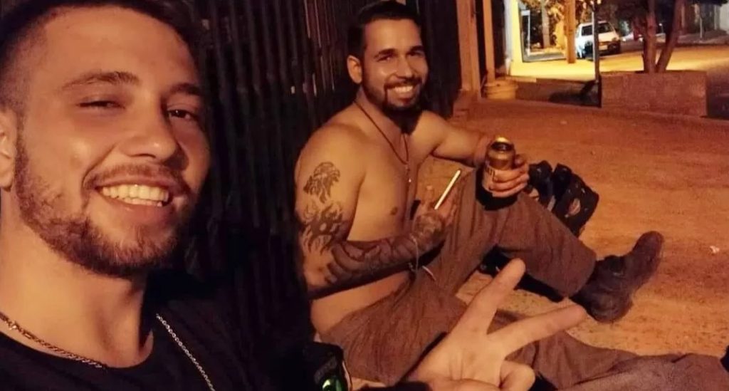 Irmãos são executados a tiros após discussão em bar