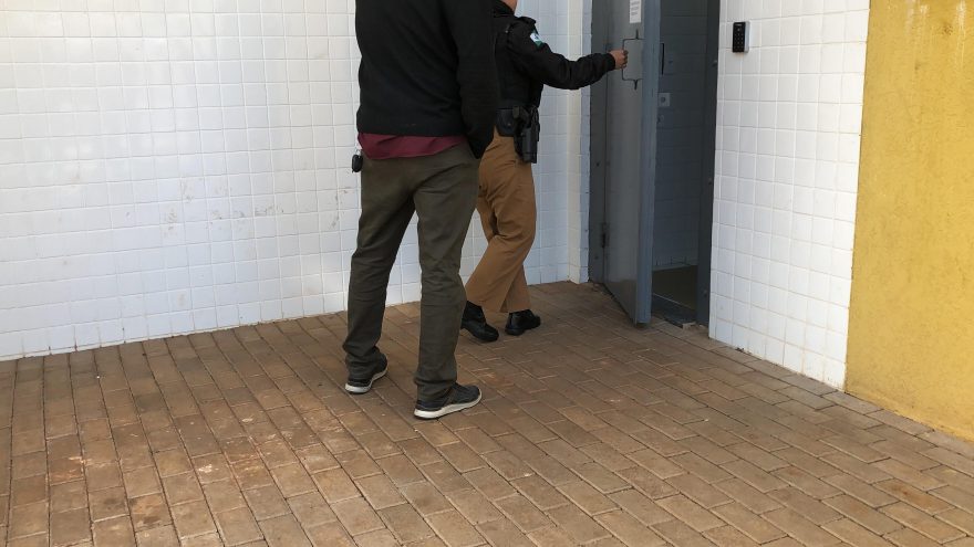 PM detém homem após ameaças contra a ex-esposa no Neva