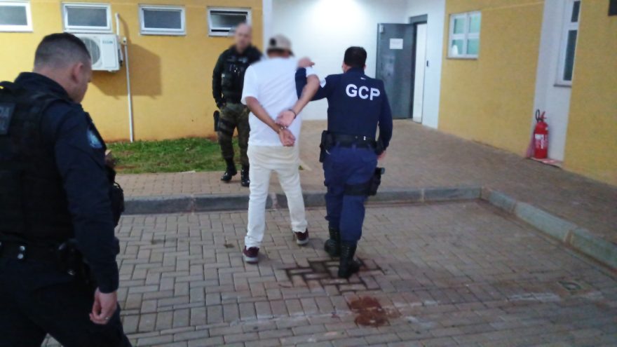 Olha a faca! Homem é preso após causar tumulto com faca na Praça Wilson Jofre