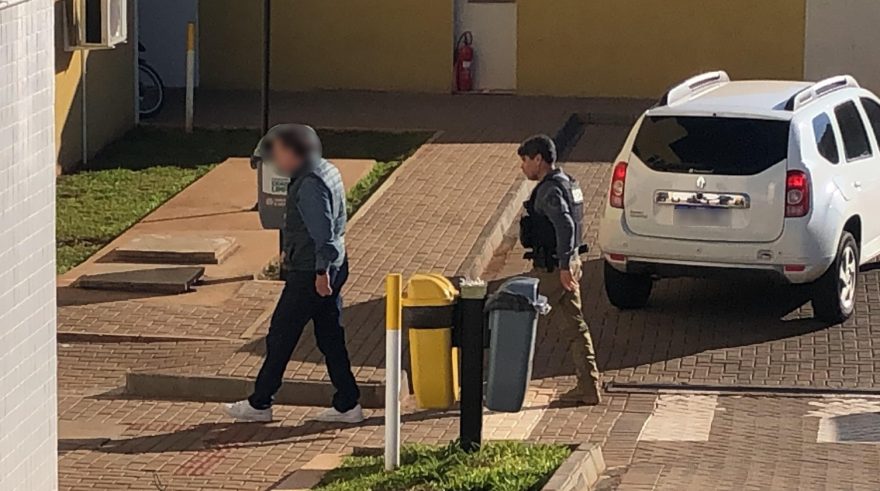 Gaeco cumpre mandado de prisão e apreende arma de fogo no bairro Country