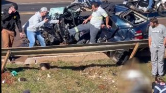 Imagens fortes: Vídeos mostram que mulher foi ejetada de veículo em grave colisão na BR-277