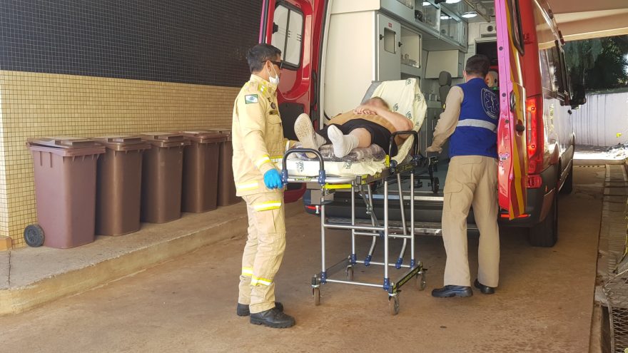 Mulher fica ferida ao escorregar em residência no Parque Verde