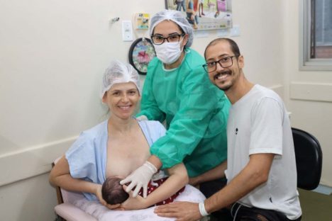 Hospital Universitário de Maringá alcança 95% de aleitamento em prematuros Imagem referente a Hospital Universitário de Maringá alcança 95% de aleitamento em prematuros