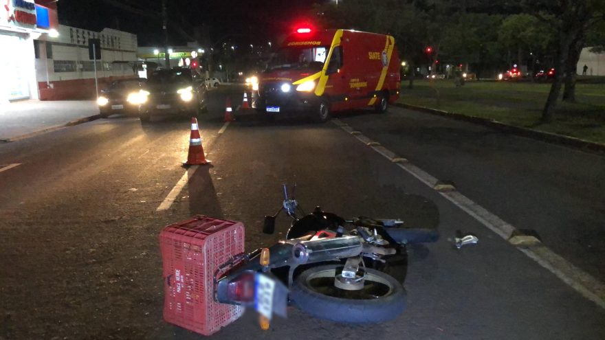 Condutor de moto fica ferido em acidente na Tancredo Neves
