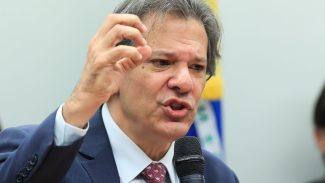 Haddad nega possibilidade de baixar IOF cambial para segurar dólar