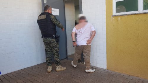 Imagem referente a Homem que foi flagrado tirando fotos das partes íntimas de adolescente no Terminal Leste é levado à Delegacia