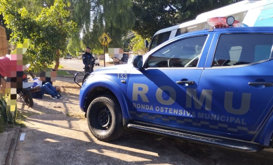 ROMU detém dois indivíduos e recupera motocicleta furtada