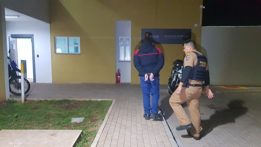Homem é detido pela PM em posse de drogas na Avenida Tito Muffato