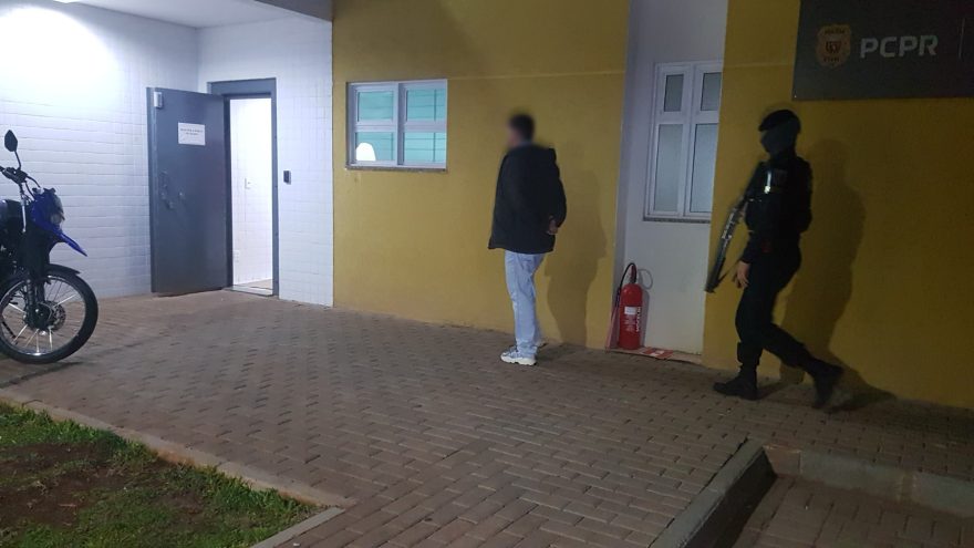 Homem é preso pela equipe Romu da GM com buchas de cocaína no Coqueiral