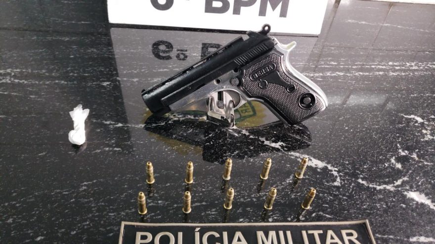 Homem é preso com pistola argentina e cocaína durante patrulhamento no Santa Felicidade