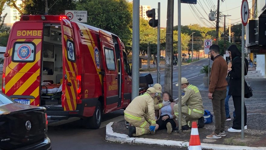 Mulher é atropelada na Avenida Brasil