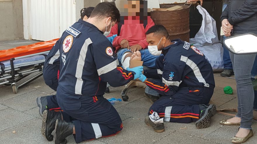 Homem é atingido por pedaço de madeira e fica ferido no Coqueiral