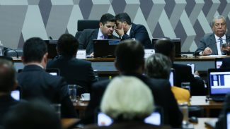 CCJ do Senado adia votação da PEC que altera regime jurídico do BC