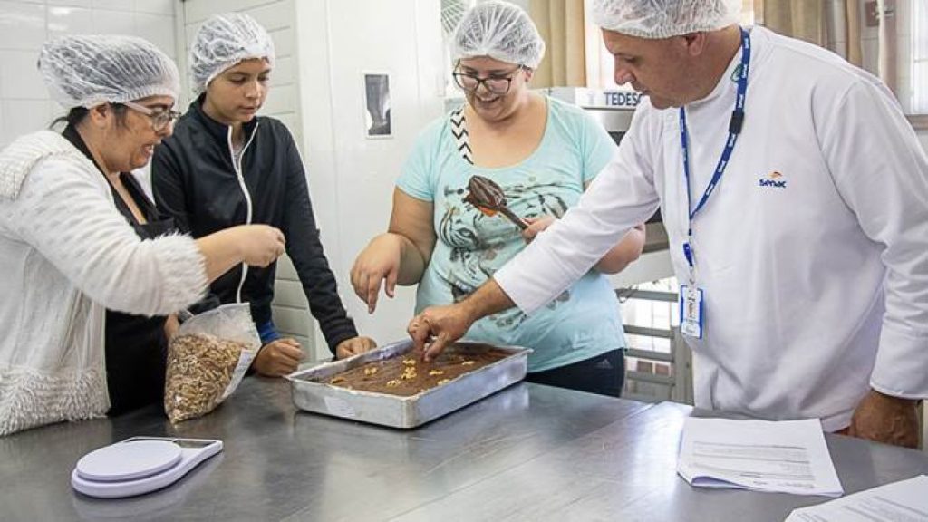 Escolas de Segurança Alimentar de Curitiba oferecem nove cursos gratuitos em julho