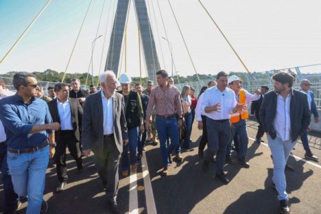 Imagem referente a Darci Piana e presidente do Paraguai visitam Ponte da Integração, em Foz do Iguaçu