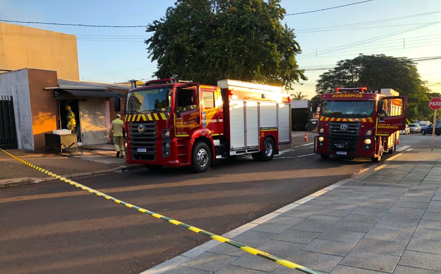 Corpo de Bombeiros é mobilizado para apagar incêndio em panificadora no Floresta