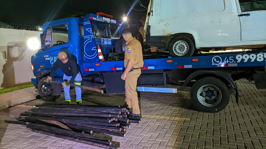 PM encontra R$ 16 mil em cabos de cobre em veículo abandonado no Universitário