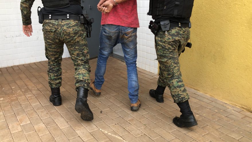 Surto na Rodoviária Velha: homem desacata Guarda Municipal e é detido