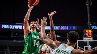 Brasil perde para Camarões, mas avança no Pré-Olímpico de Basquete