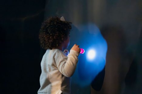 MON promove oficina sensorial artística para crianças de 1 a 3 anos